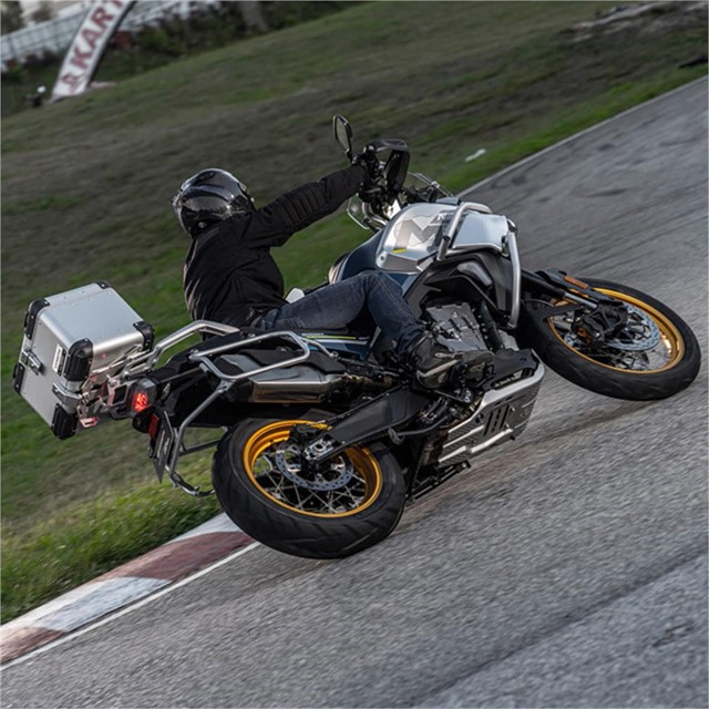 Disponemos de tienda online de motos y accesorios
